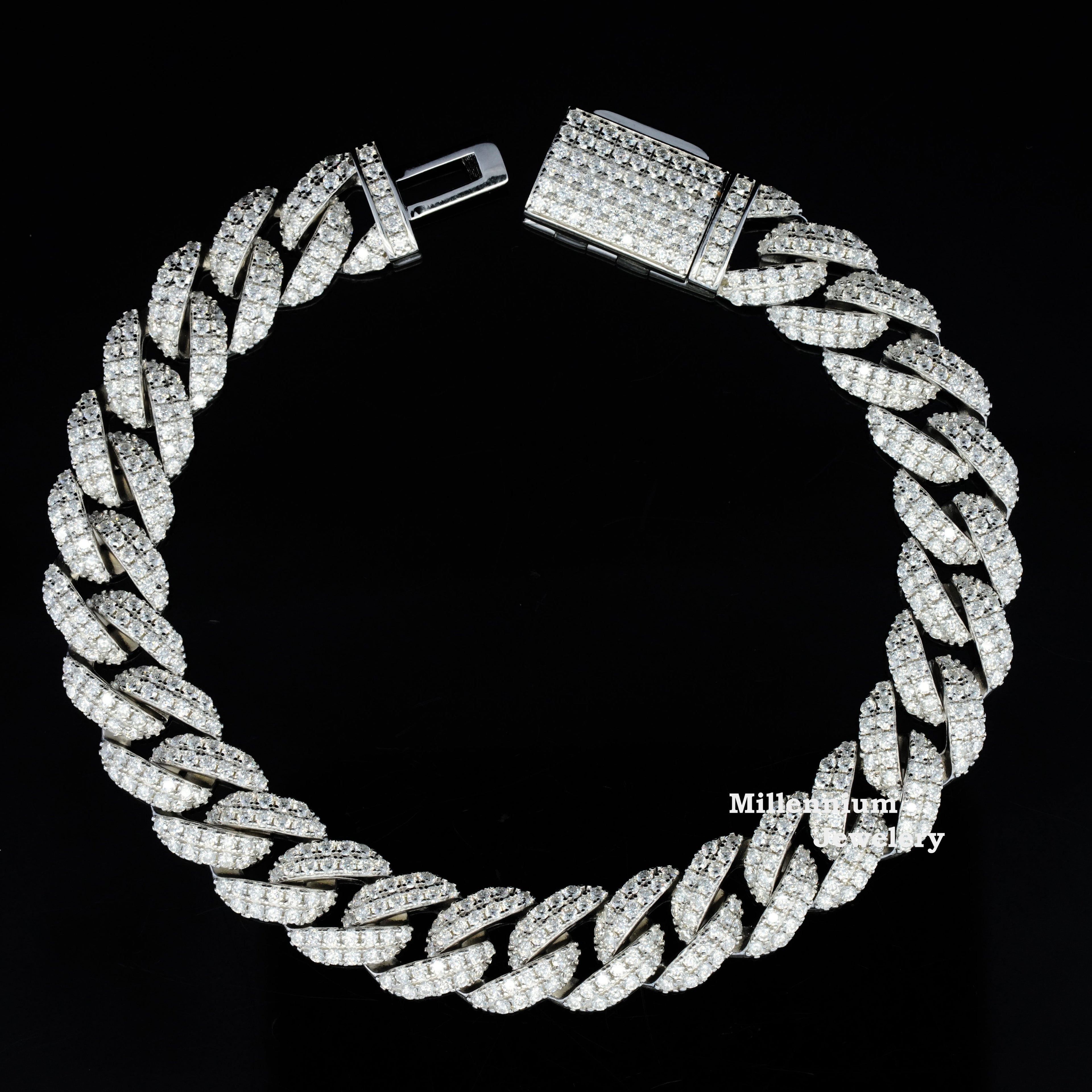 https://cdn.shopify.com/s/files/1/0571/2825/5601/files/1_192b7451-b70b-4b9e-9789-eb112beedfc9.jpg?v=1751013821