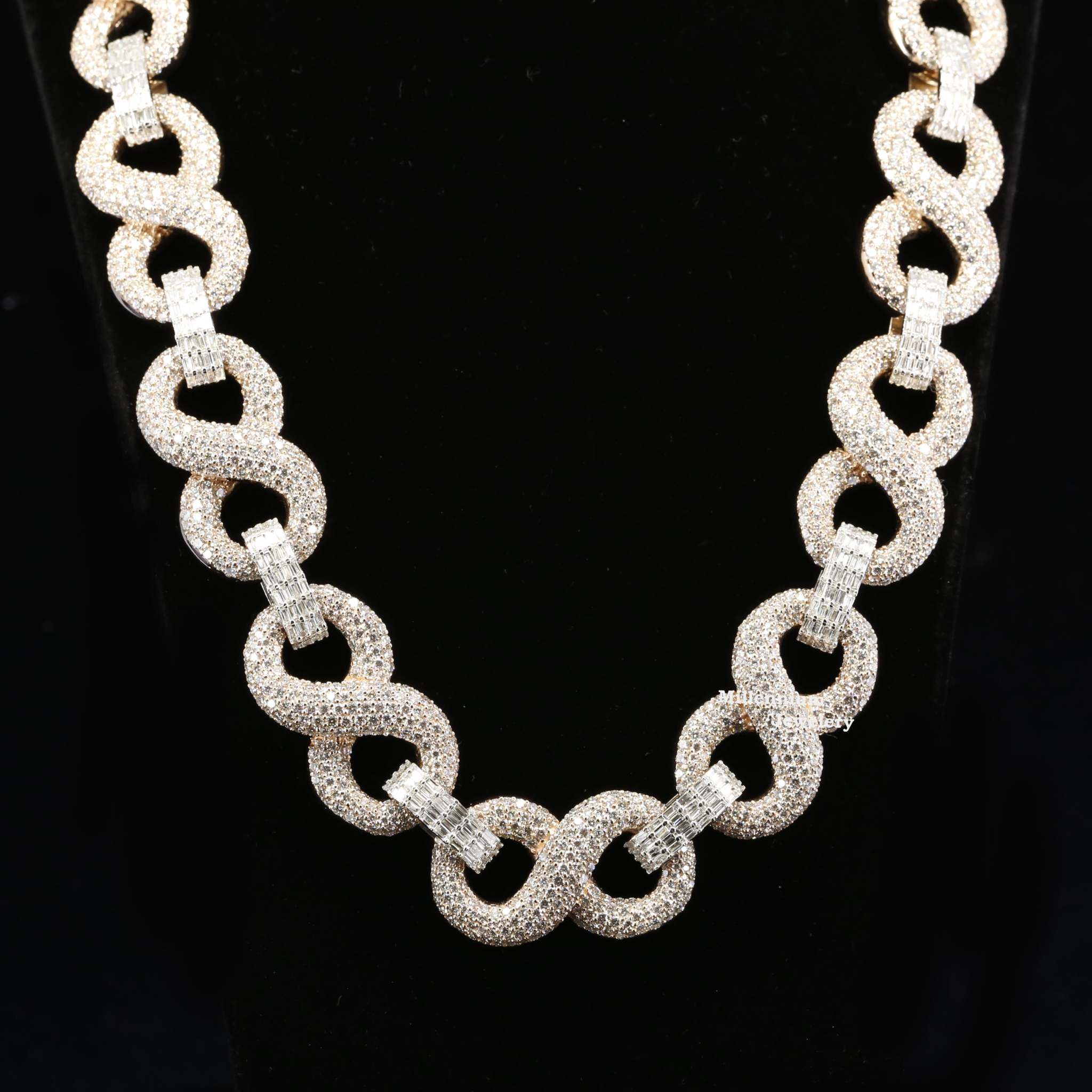 https://cdn.shopify.com/s/files/1/0571/2825/5601/files/1_fc1c46b5-cc76-4175-830f-320e572bcbac.jpg?v=1722595378