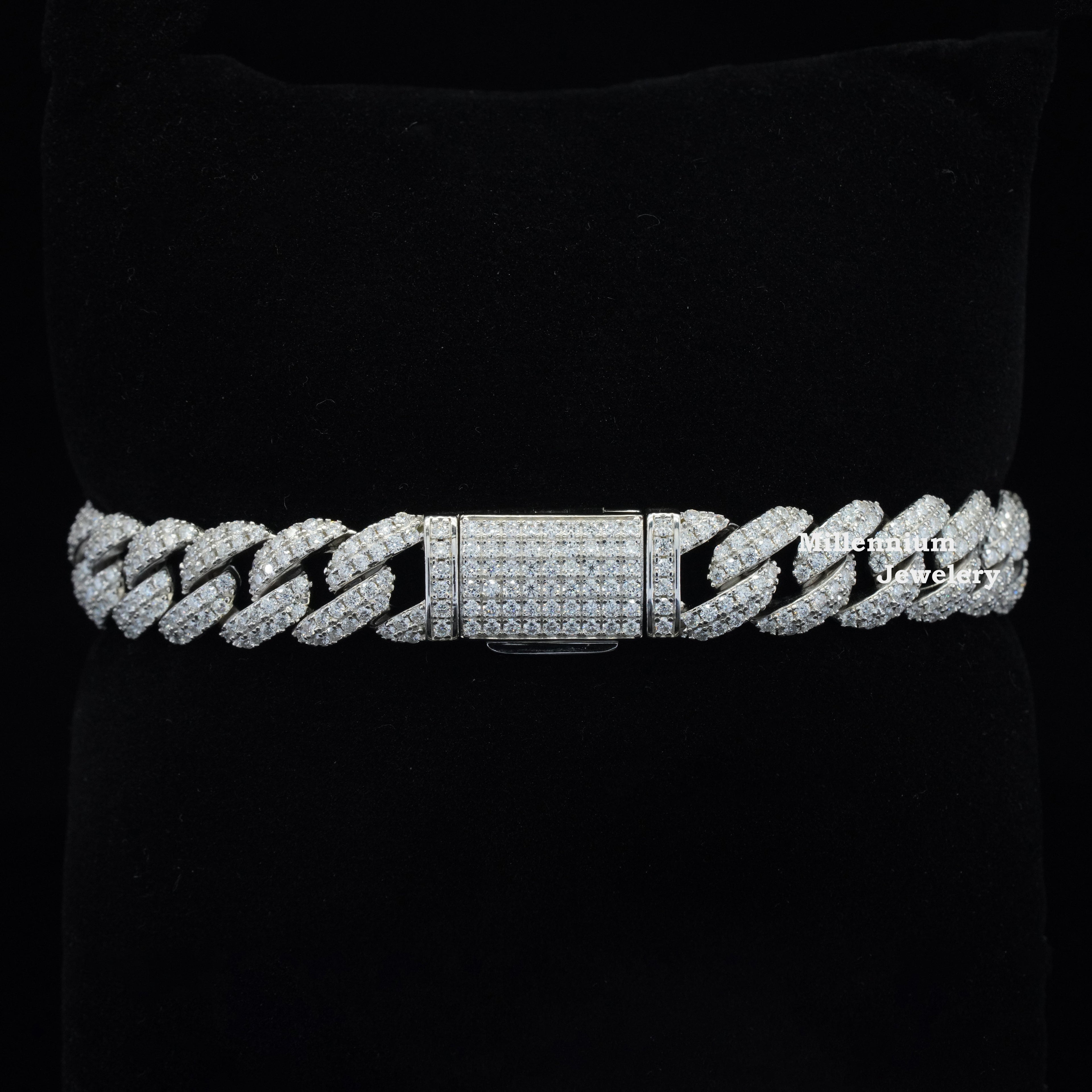 https://cdn.shopify.com/s/files/1/0571/2825/5601/files/3_8db26c5c-c76b-4806-aa8c-ee8cf21bd4be.jpg?v=1751013821