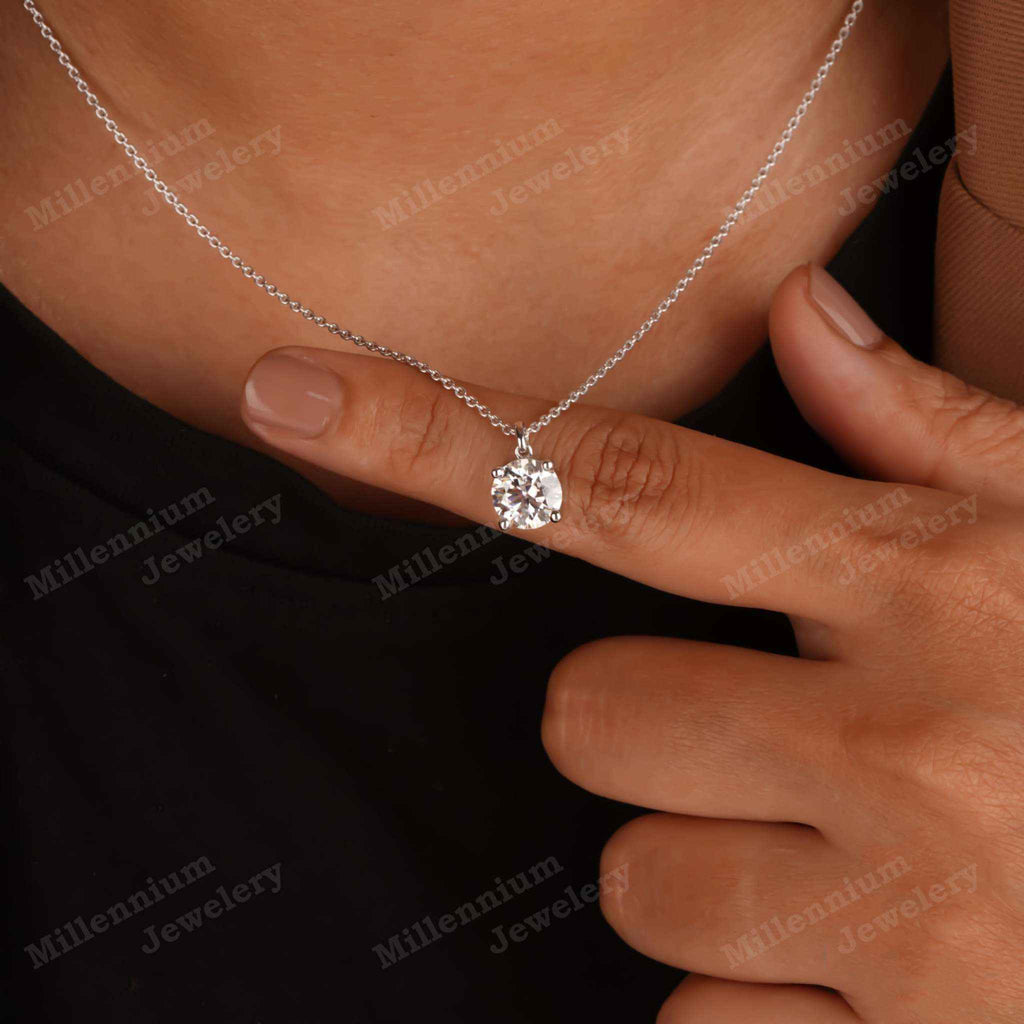 https://cdn.shopify.com/s/files/1/0571/2825/5601/files/8MM_1.75Carat_-03_127baa78-d698-4359-8039-47169fce6c3c.jpg?v=1735716728