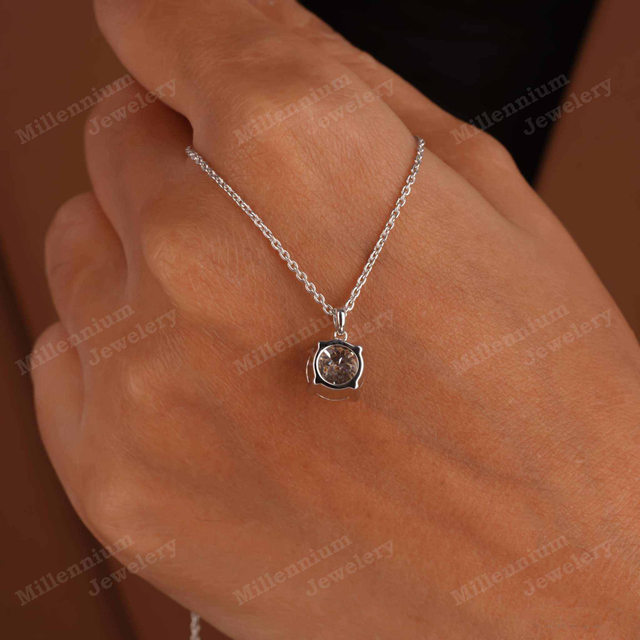 https://cdn.shopify.com/s/files/1/0571/2825/5601/files/8MM_1.75Carat_-04_07fa3c54-cba4-4f15-b934-8ce0f91cf246.jpg?v=1735716727