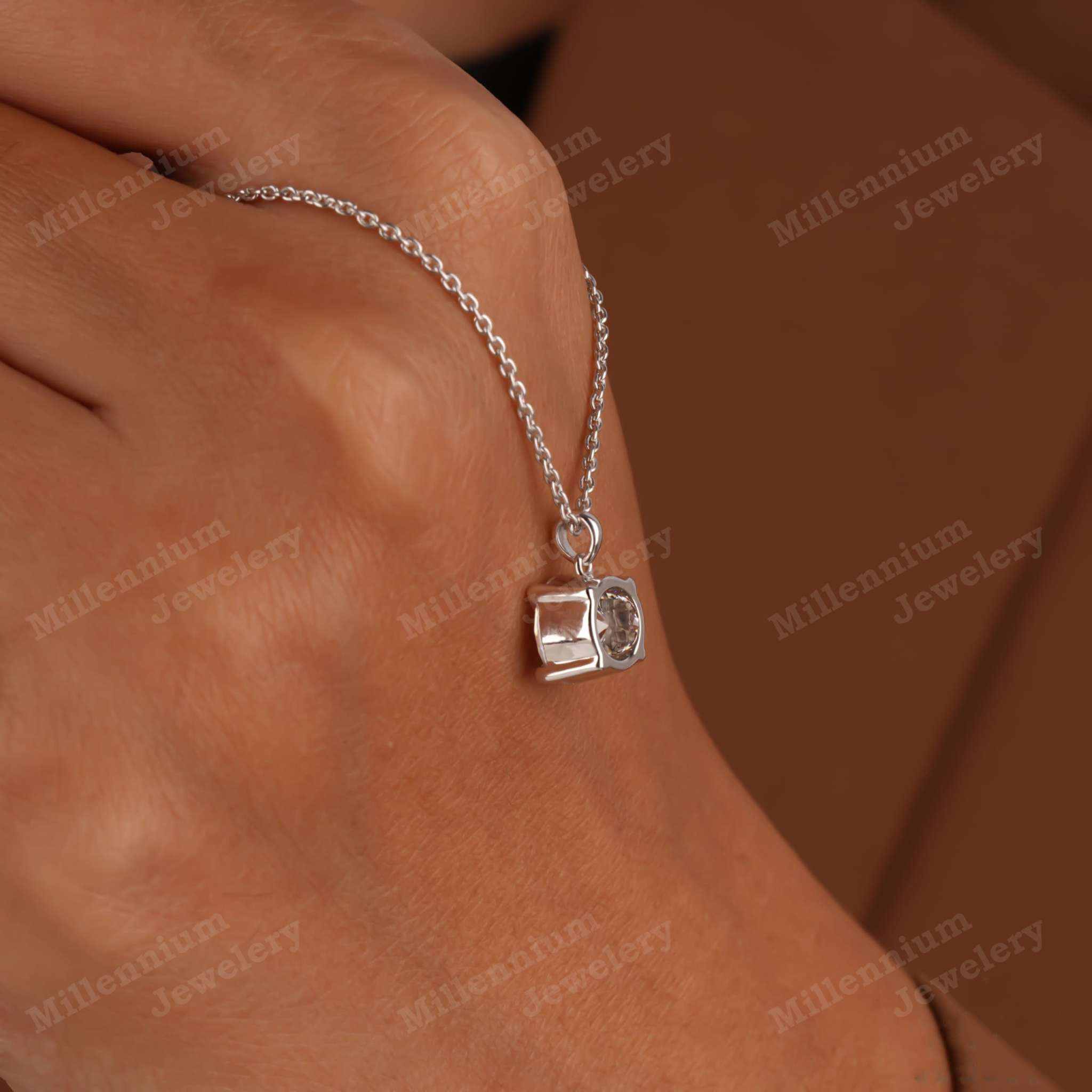 https://cdn.shopify.com/s/files/1/0571/2825/5601/files/8MM_1.75Carat_-05_db2db068-b22f-423c-9bfb-96257d98f68d.jpg?v=1735716726