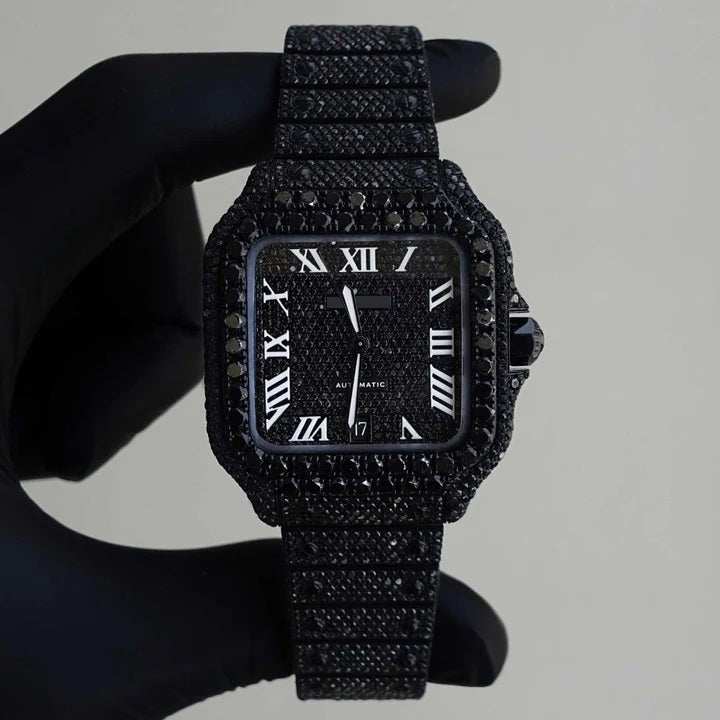 https://cdn.shopify.com/s/files/1/0571/2825/5601/files/BlackDiamondCartierSantosinDubaiUAE_720x_1.jpg?v=1740717105