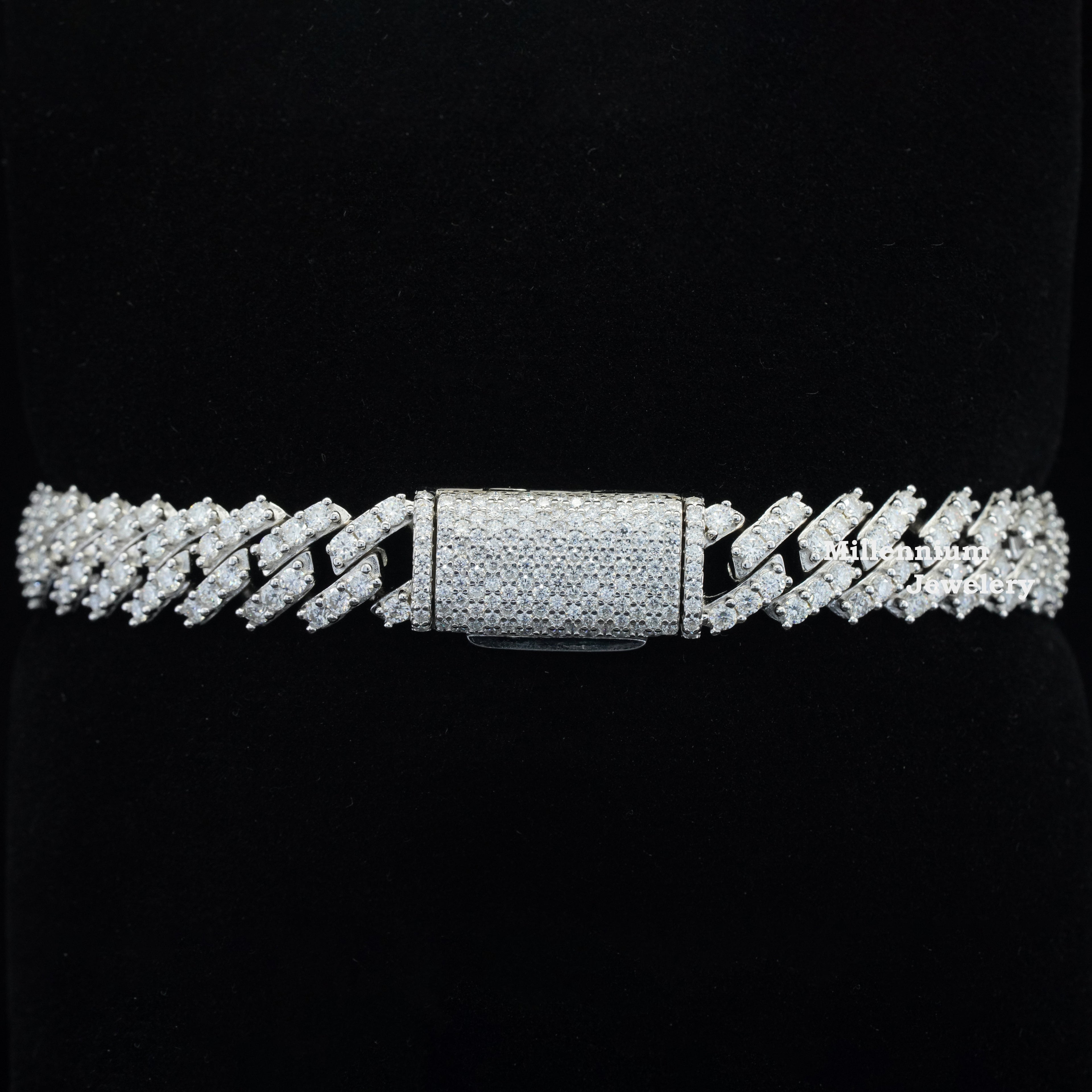 https://cdn.shopify.com/s/files/1/0571/2825/5601/files/DSC00645_500bebd3-fe87-4299-96e9-9573eeabca8b.jpg?v=1751016767