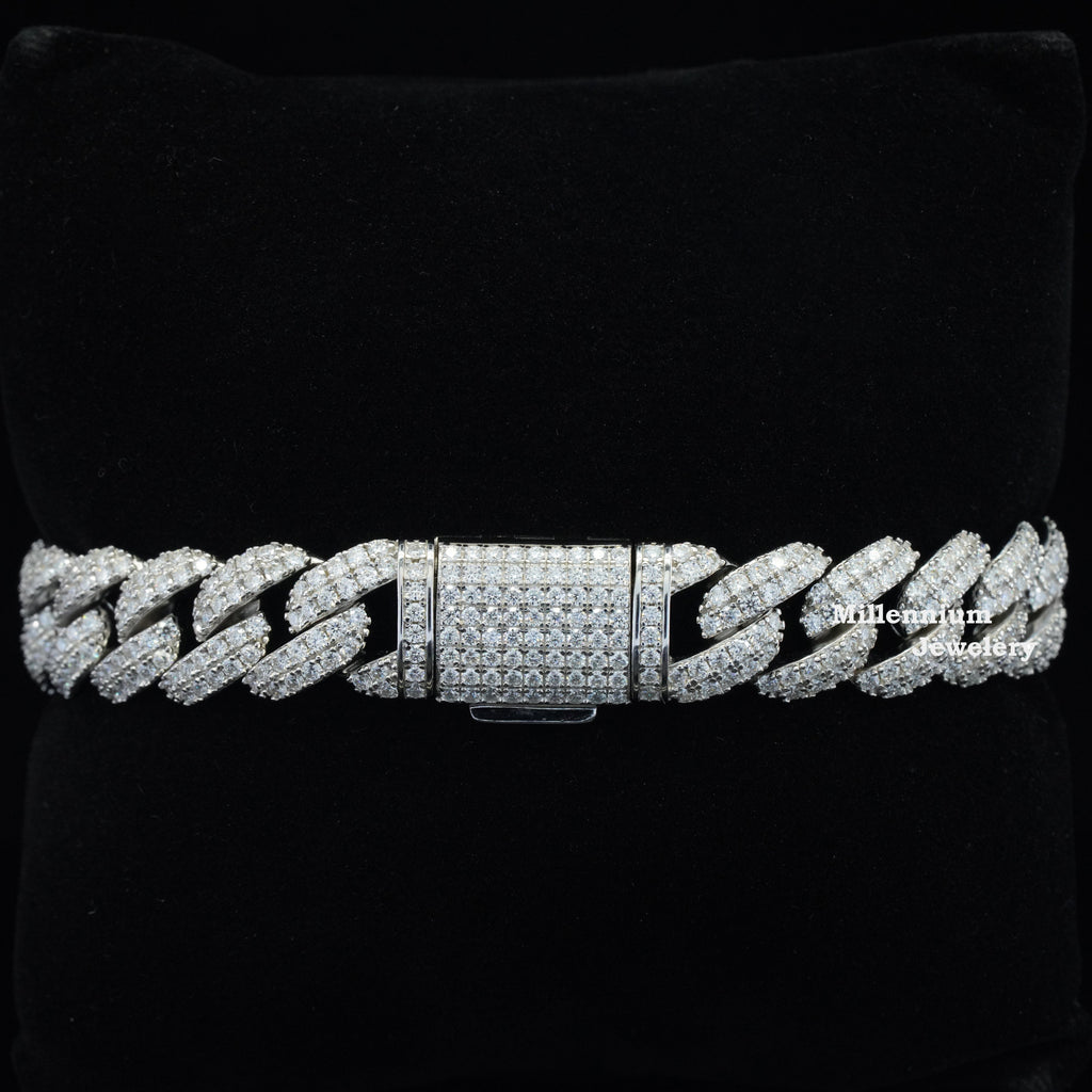 https://cdn.shopify.com/s/files/1/0571/2825/5601/files/DSC00692_7e84aa4e-1576-48ae-be10-3b03e4bc4f77.jpg?v=1751015446