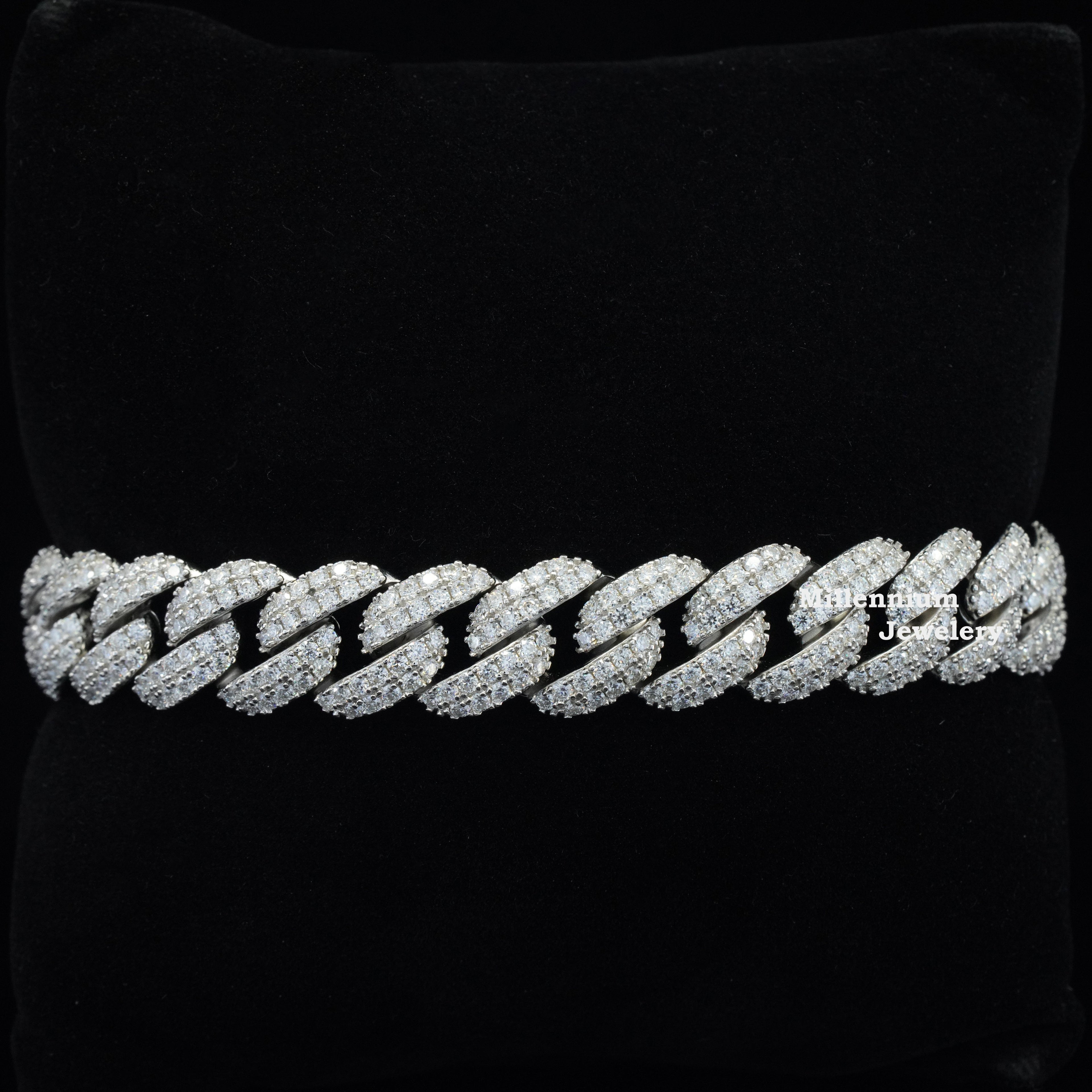https://cdn.shopify.com/s/files/1/0571/2825/5601/files/DSC00693.jpg?v=1751015446