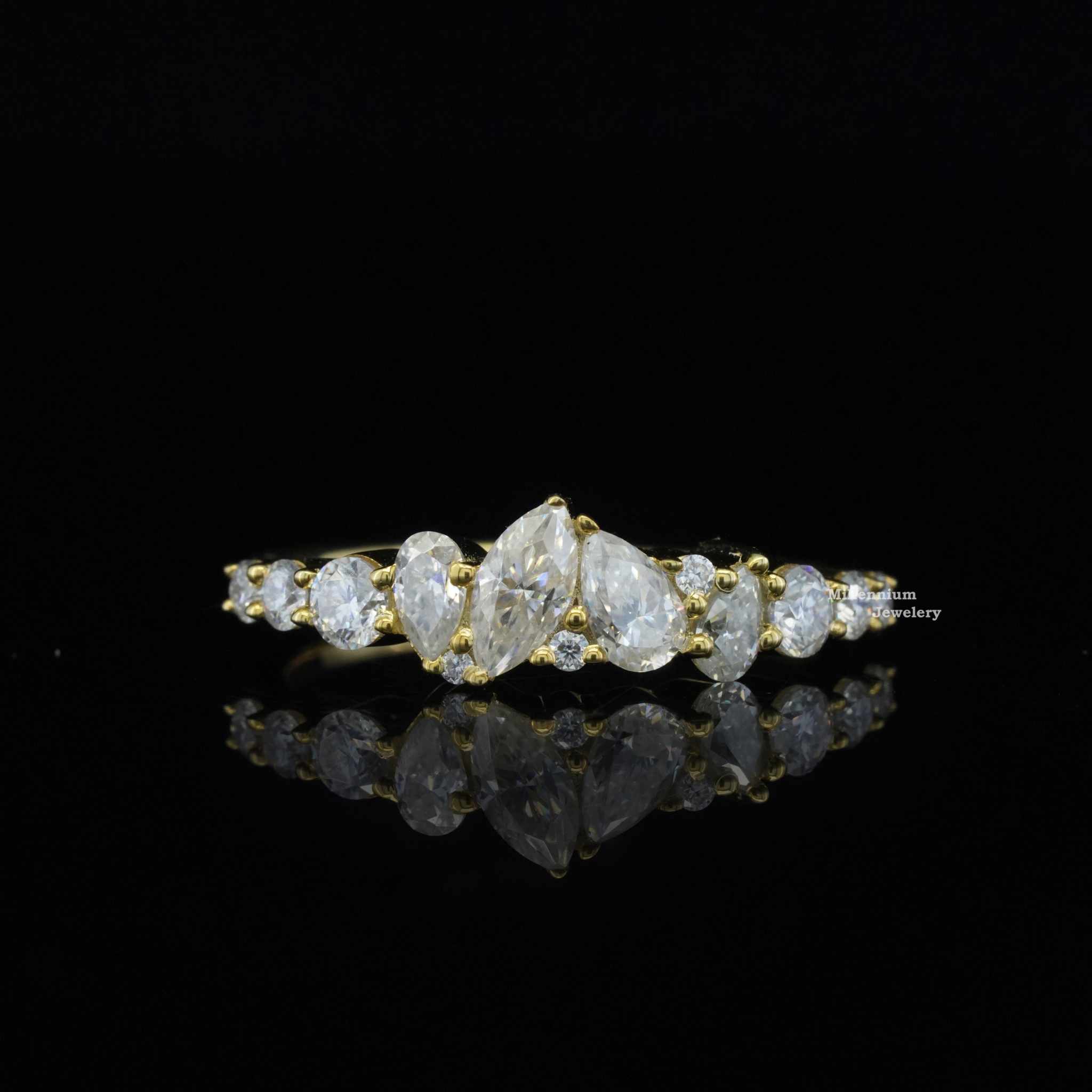 https://cdn.shopify.com/s/files/1/0571/2825/5601/files/MoissaniteRing1_00a356f9-6a9b-4b29-9e4b-c56e10138d50.jpg?v=1744976722