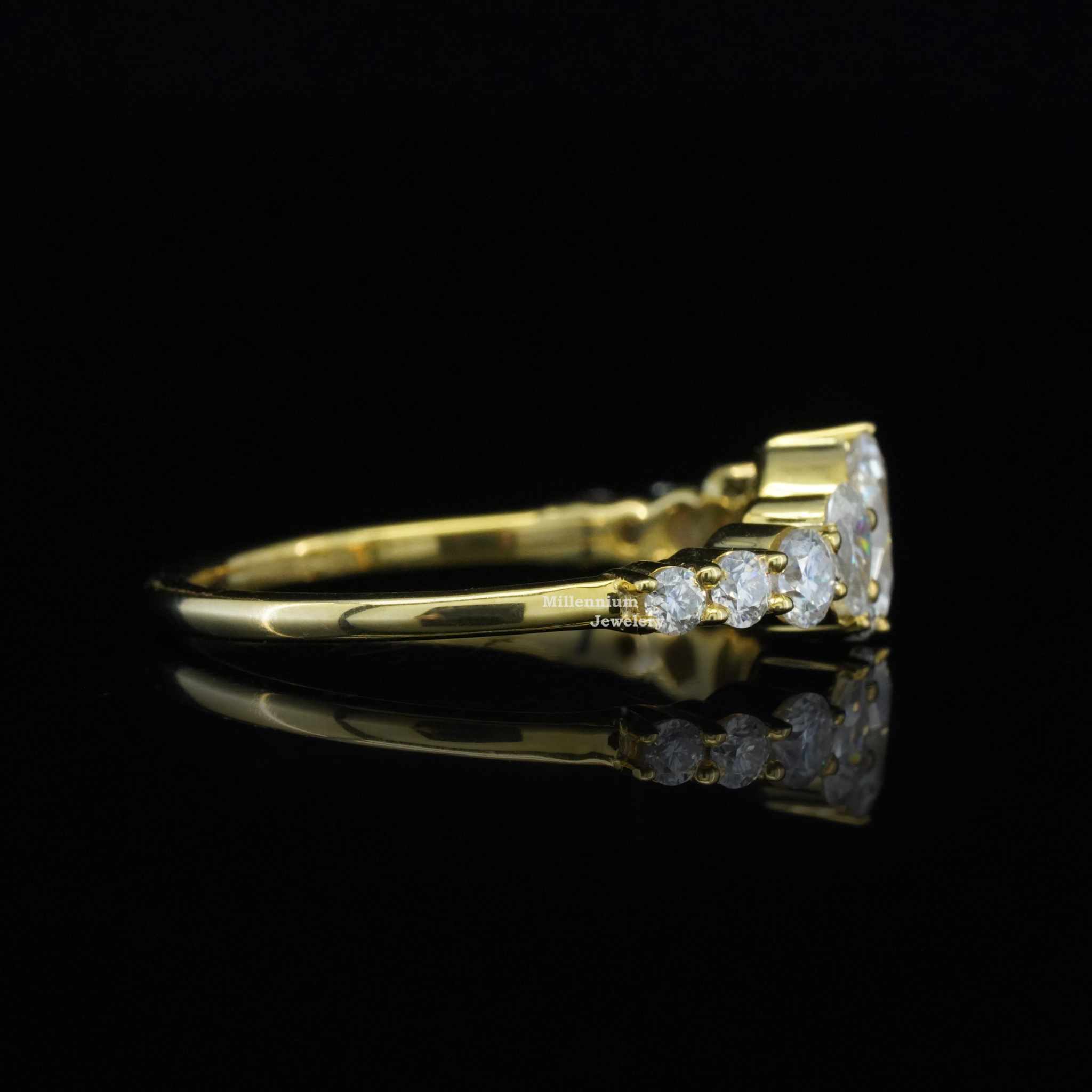 https://cdn.shopify.com/s/files/1/0571/2825/5601/files/MoissaniteRing2_bf0d2397-068c-4a1b-93e4-512f5d17062b.jpg?v=1744976713