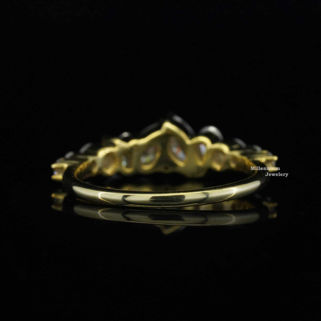 https://cdn.shopify.com/s/files/1/0571/2825/5601/files/MoissaniteRing3_26df1e1c-2cc0-4026-93e7-3f543c24e52c.jpg?v=1744976653