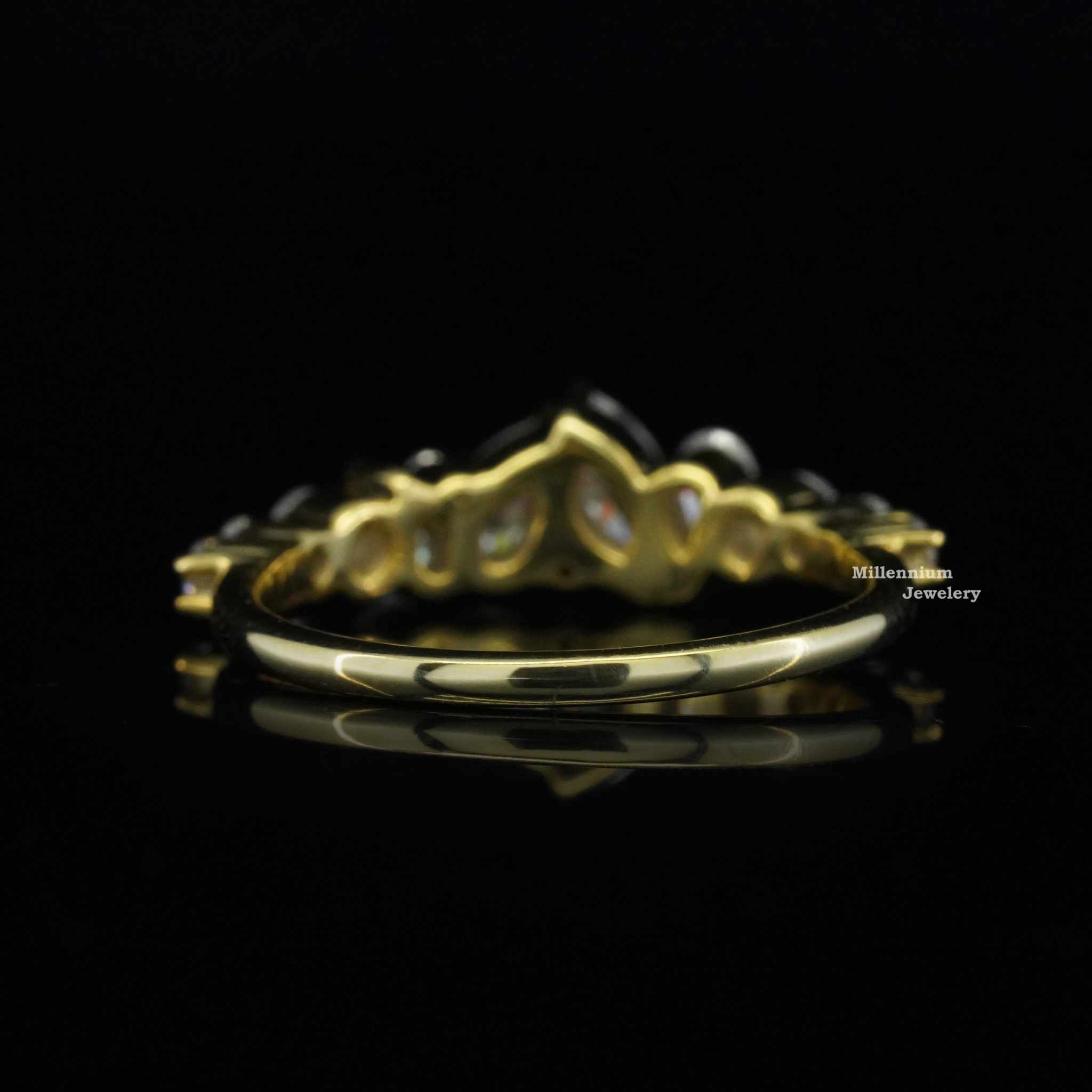 https://cdn.shopify.com/s/files/1/0571/2825/5601/files/MoissaniteRing3_26df1e1c-2cc0-4026-93e7-3f543c24e52c.jpg?v=1744976653