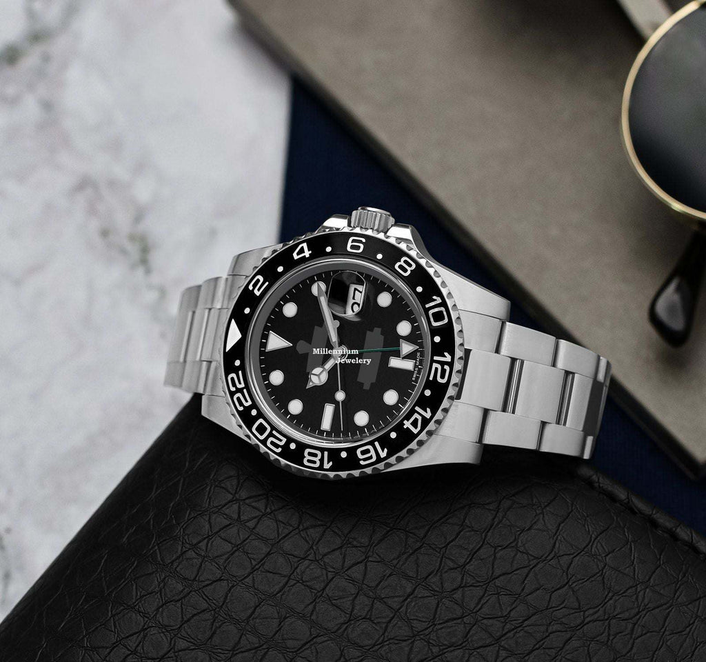 https://cdn.shopify.com/s/files/1/0571/2825/5601/files/Rolex116710LN.jpg?v=1735031564