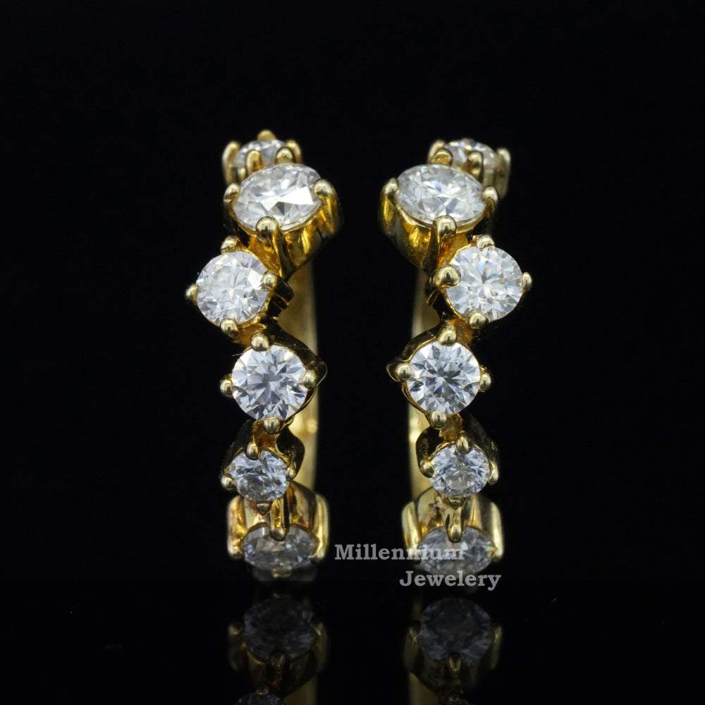 https://cdn.shopify.com/s/files/1/0571/2825/5601/files/moissaniteearrings_54592c3c-65a8-4202-a38d-0e89e27c5e63.jpg?v=1745059423