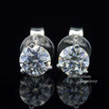 https://cdn.shopify.com/s/files/1/0571/2825/5601/files/moissaniteearrings_ea307cf7-90c8-4e26-ac27-5e748e35f51e.jpg?v=1745059247