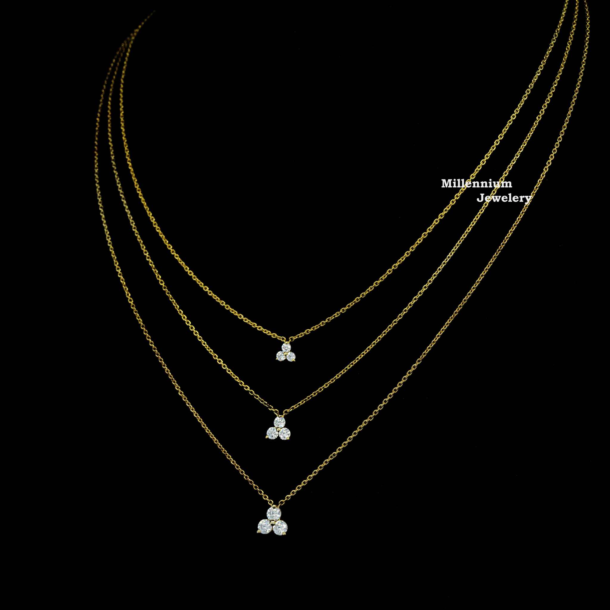 https://cdn.shopify.com/s/files/1/0571/2825/5601/files/moissanitependantnecklace4.jpg?v=1745048671