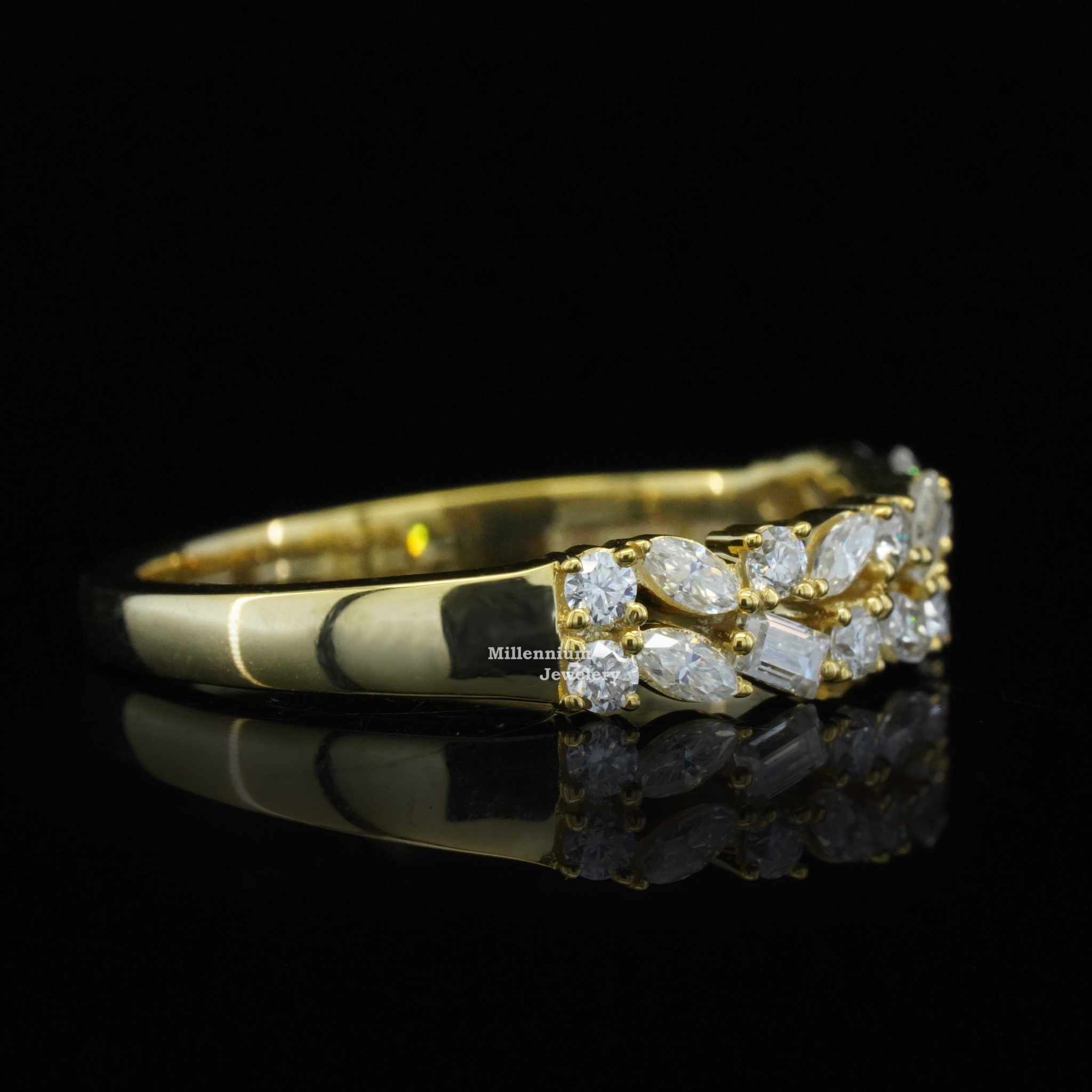 https://cdn.shopify.com/s/files/1/0571/2825/5601/files/moissanitering2_a45f3bc5-22bd-44b3-a9c6-b753dbadf097.jpg?v=1744976707