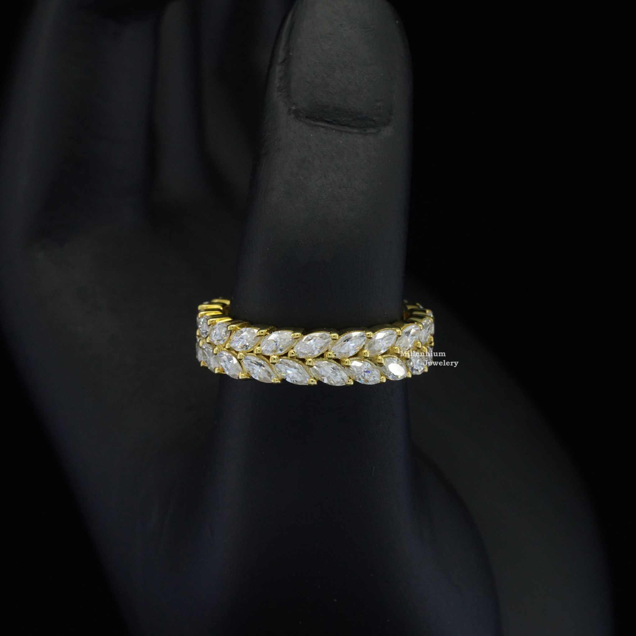 https://cdn.shopify.com/s/files/1/0571/2825/5601/files/moissanitering4_372f7ac3-848e-4c7f-b6c5-075d6c33d756.jpg?v=1744976660