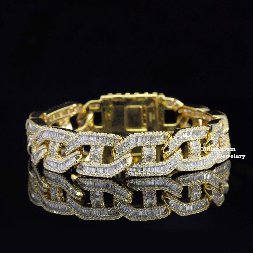 https://cdn.shopify.com/s/files/1/0571/2825/5601/files/yFMB8362_3_copy_dc2d9a28-2e9f-46be-96f9-52880f996ce2.jpg?v=1746439999
