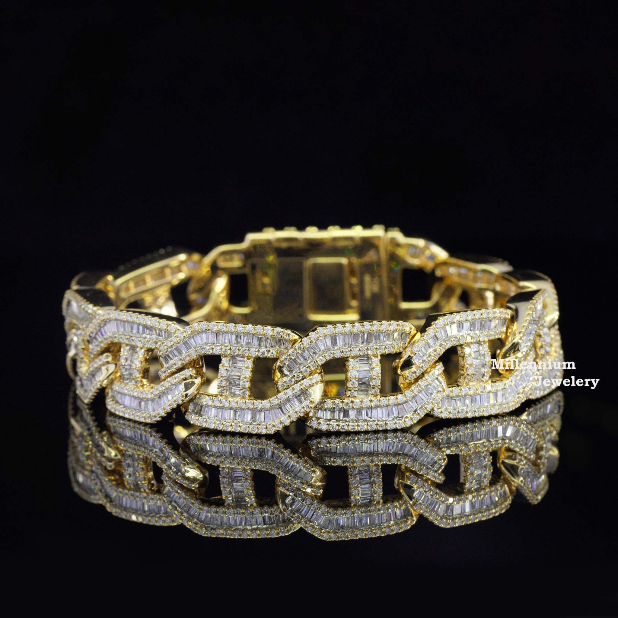 https://cdn.shopify.com/s/files/1/0571/2825/5601/files/yFMB8362_3_copy_dc2d9a28-2e9f-46be-96f9-52880f996ce2.jpg?v=1746439999